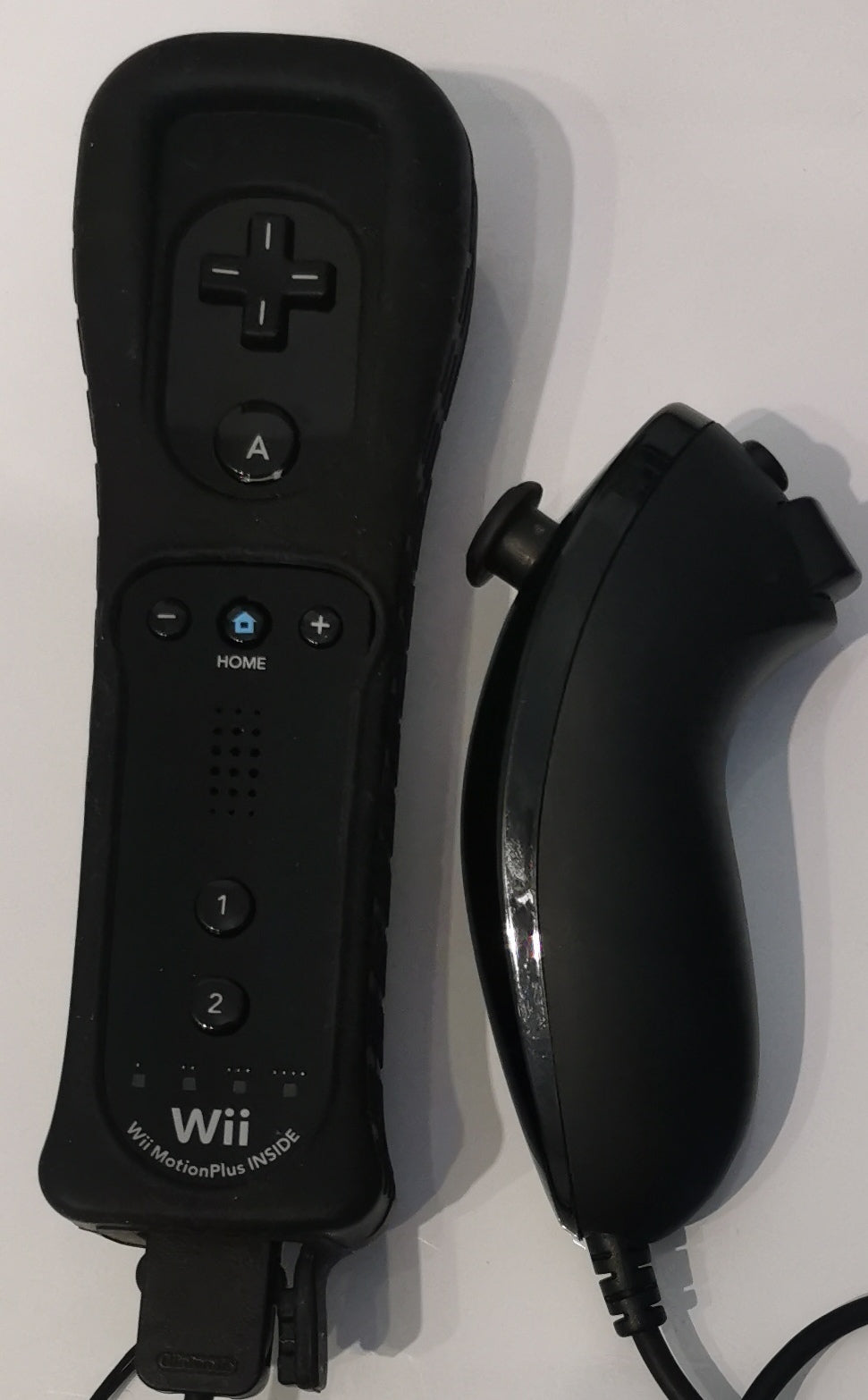 Official Nintendo WiiWii U Remote Plus Controller and Nunchuk Nunchuck Combo Bundle Set Black Bulk Packaging [Gut]
