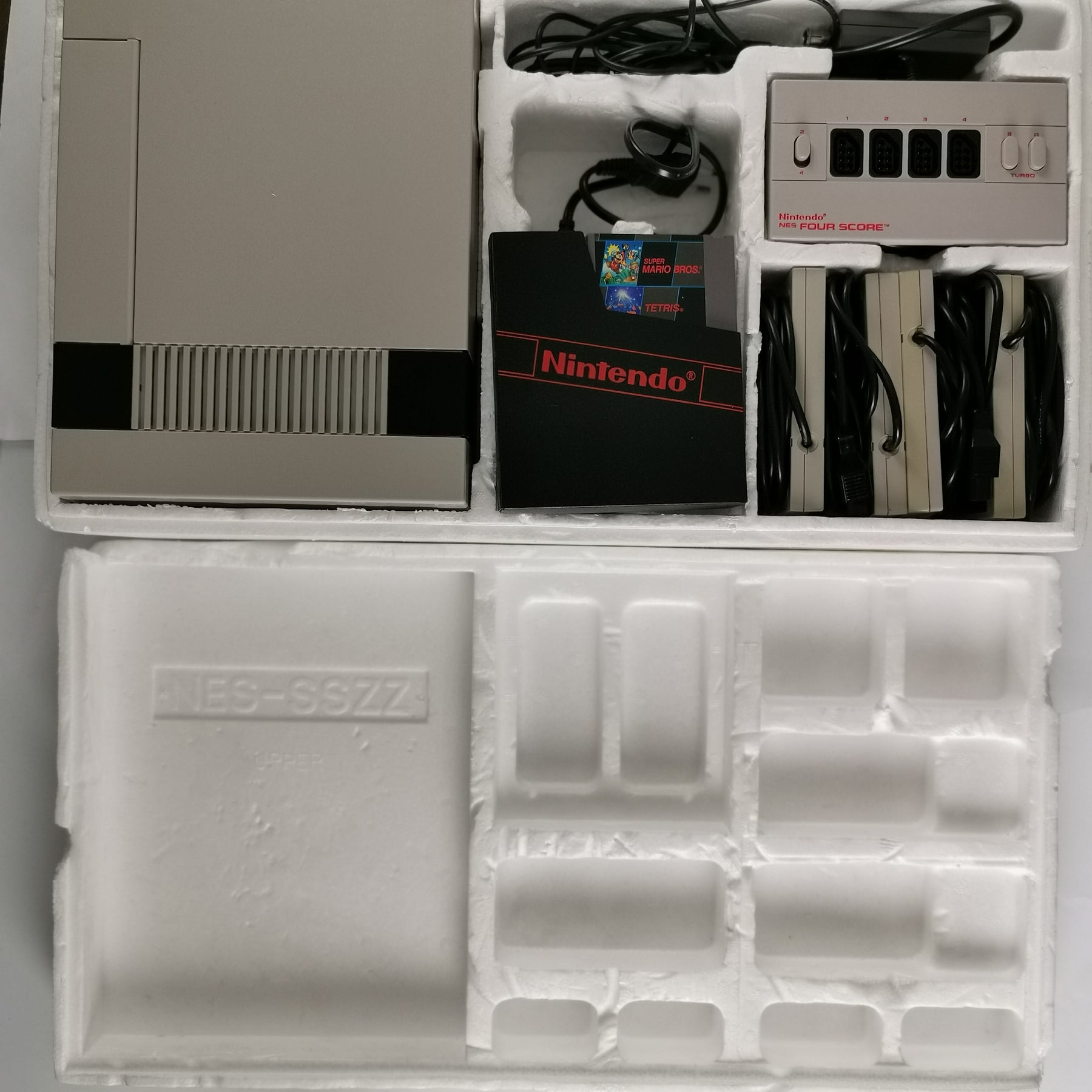 Nintendo mit 4 Pads u. 3 in1 Game [NES]