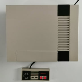 Nintendo mit 4 Pads u. 3 in1 Game [NES]